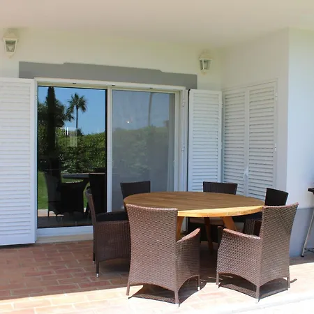 Apartment Luxury 2 Bedroom With Private Garden