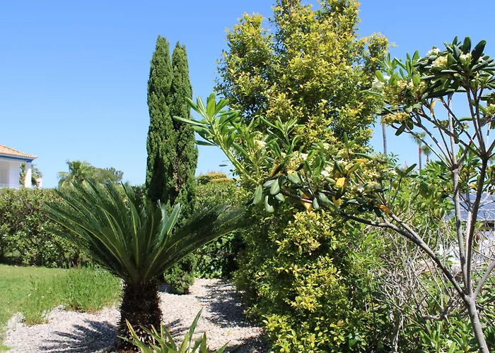 Luxury 2 Bedroom With Private Garden