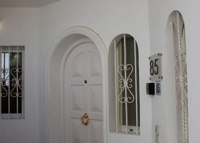 Apartmán Luxury 2 Bedroom With Private Garden Almancil